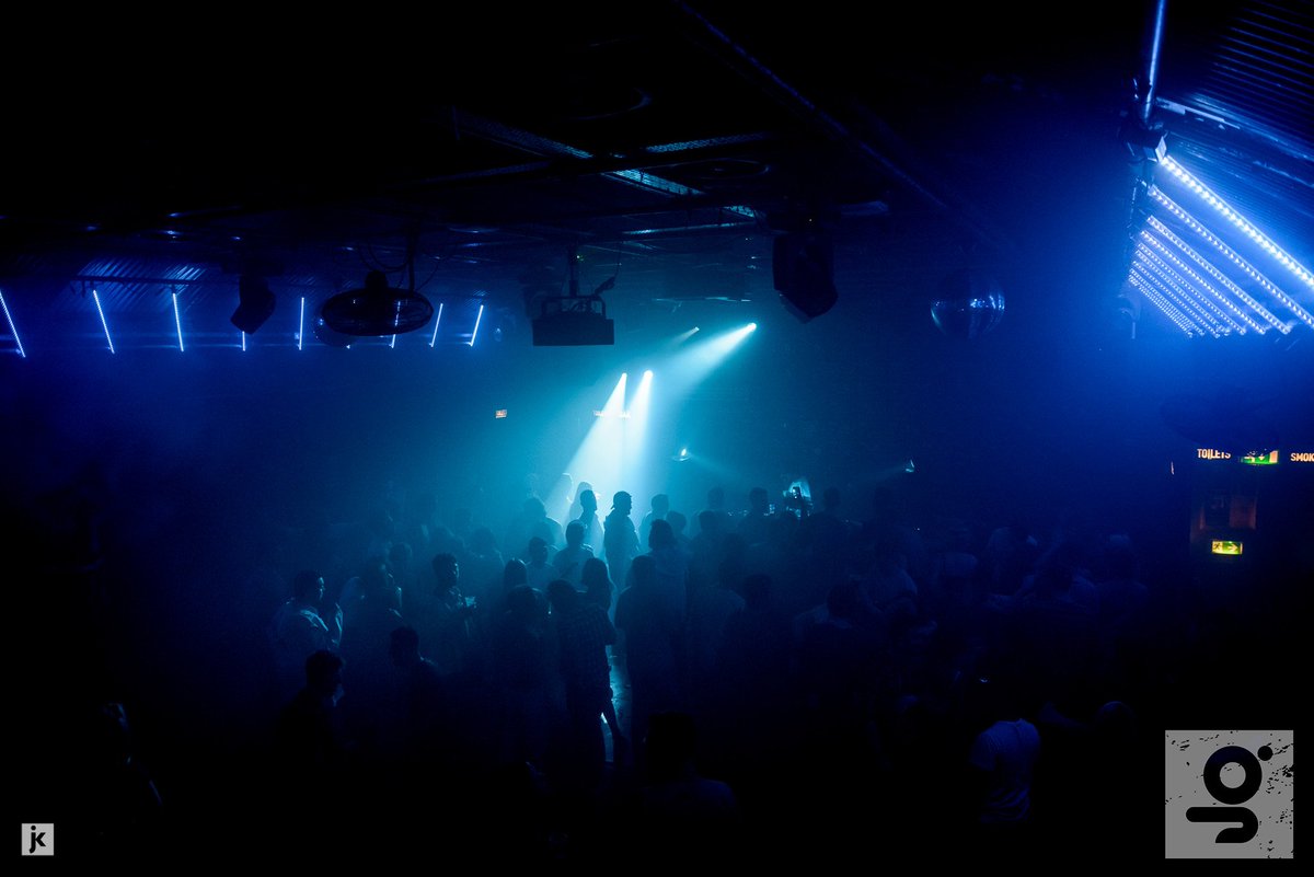 thisisgorilla's tweet image. Great party last night with @absolutvodka #MoodIISwing #ProjectPablo #BLOOM Full album up now! goo.gl/8JpTmt