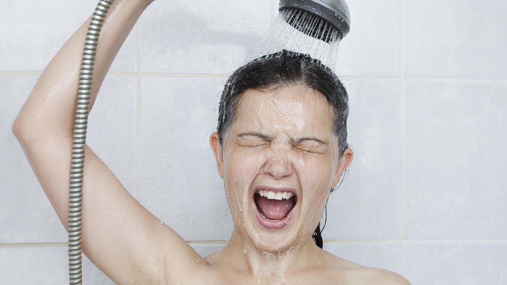 hogarmedoficial's tweet photo. #Hogarmed Ahora que viene el buen tiempo, compartimos este interesante artículo acerca de los beneficios de ducharse con agua fría.

No lo pienses más, haz un #CambioDeBañeraPorDucha 🛁🛠️🚿

Lo tienes muy fácil: 

📲☎️📞 96 3293311
📧info@hogarmed.es 

https://t.co/JaEFZ8EYt1 https://t.co/OOr9Qtof3r