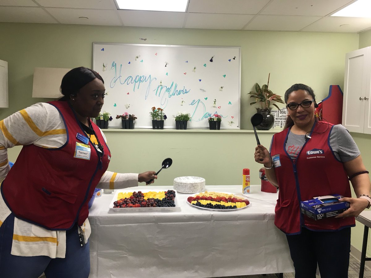 Rahsolo76's tweet photo. Pre-Mother’s Day breakfast (waffles &amp; fruit) for all the moms in Chelsea. #TeamChelsea #3293 https://t.co/hKjElx5HCF