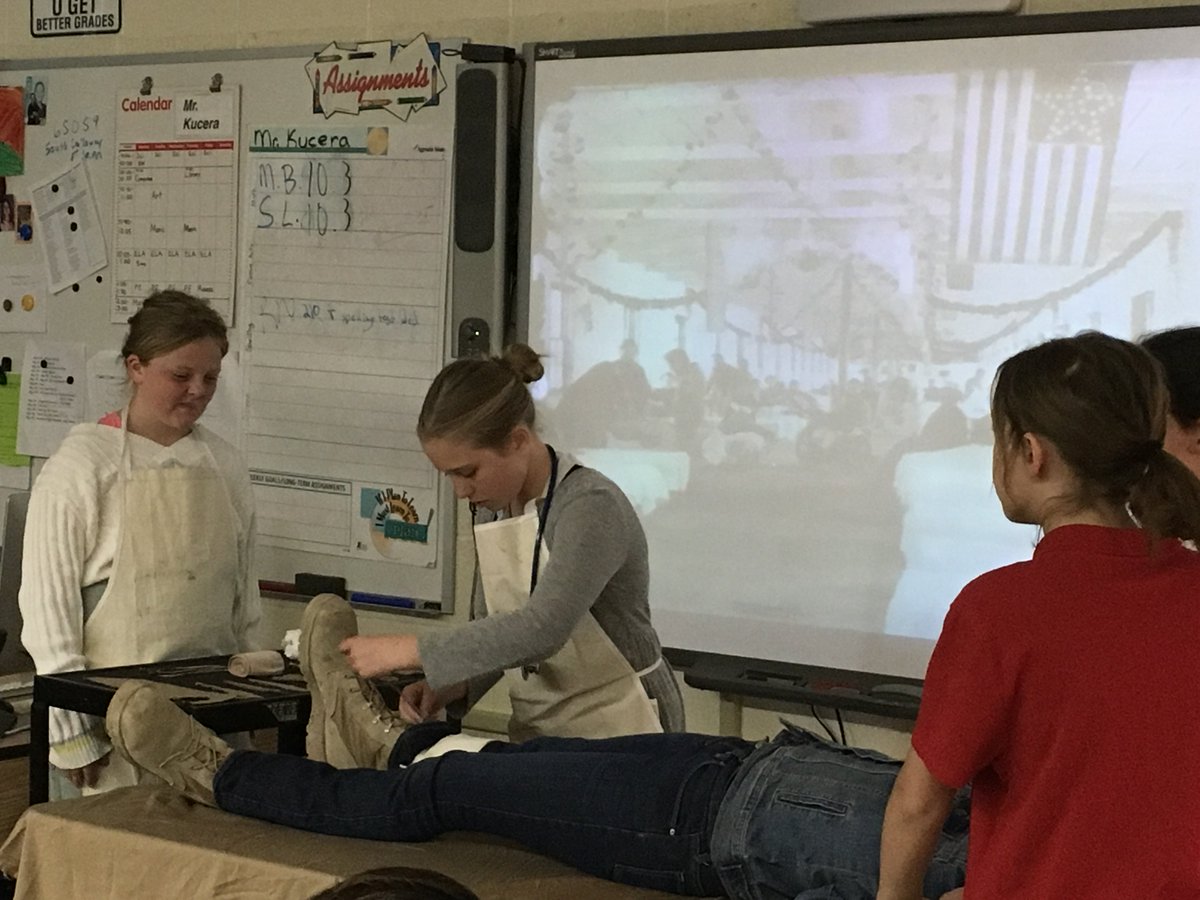 SoCalElementary's tweet photo. SC 5th graders choose aspects of the Civil War to research further.  They worked to create a variety of projects. Parents came to school yesterday to watch their skits, demonstrations, slide presentations and student-produced videos. https://t.co/w60JbK7kva