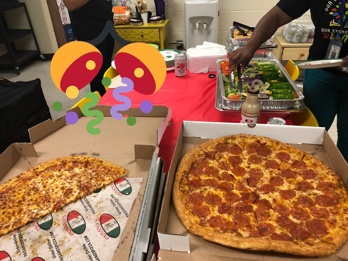 Ces_oreilly's tweet image. Pizza party!!! #TeachersAppreciationWeek #PTArocks