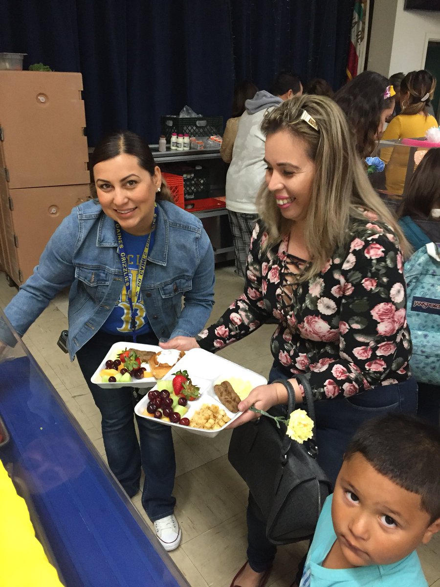 KeppelPumas's tweet photo. Wesley Gaines honors moms with great food and great music. https://t.co/8FOvPJ0PUw