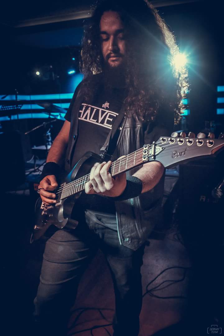 HalvetOfficial's tweet photo. Fotoğraflar için Serkan Tuna'ya çok teşekkür ederiz. 6 Mayıs Noxus konserinden. 🤘
#halvet #çekilinyolumuzdan #savaşmahalvet #noxus #band #hardnheavy #stage #onthestage #turkishrock https://t.co/PePCBVedwD