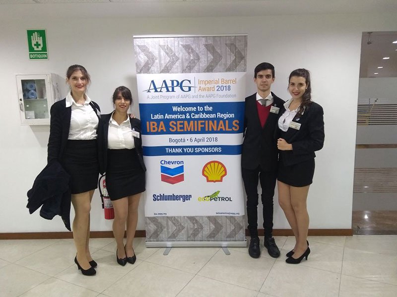 nex_ciencia's tweet image. Estudiantes de #geología de @Exactas_UBA obtiene primer lugar en concurso de @AAPG: "Vamos a estar compitiendo con equipos cuyos integrantes ya están haciendo una maestría o trabajan en la industria -explica Sofía M-. Nosotros todavía no nos graduamos" bit.ly/2jOBeDl