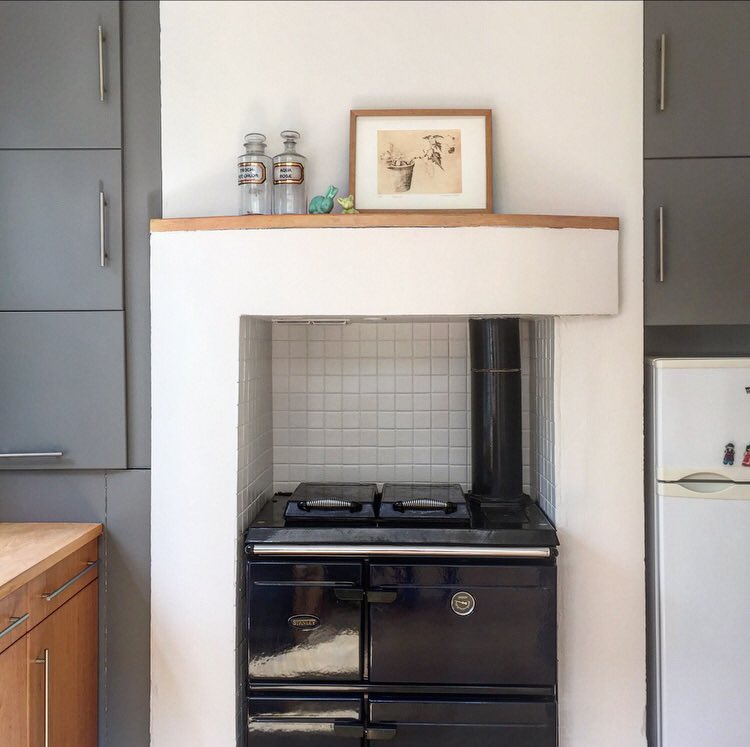 I really would love one of these cosy vintage range cookers, especially today. BTW this is my friends gorgeous house which has just gone on sale with #masonestates , I will have more pics to follow
#kitchen #rangecooker  #periodproperty #houseforsale 
property.ie/property-for-s…