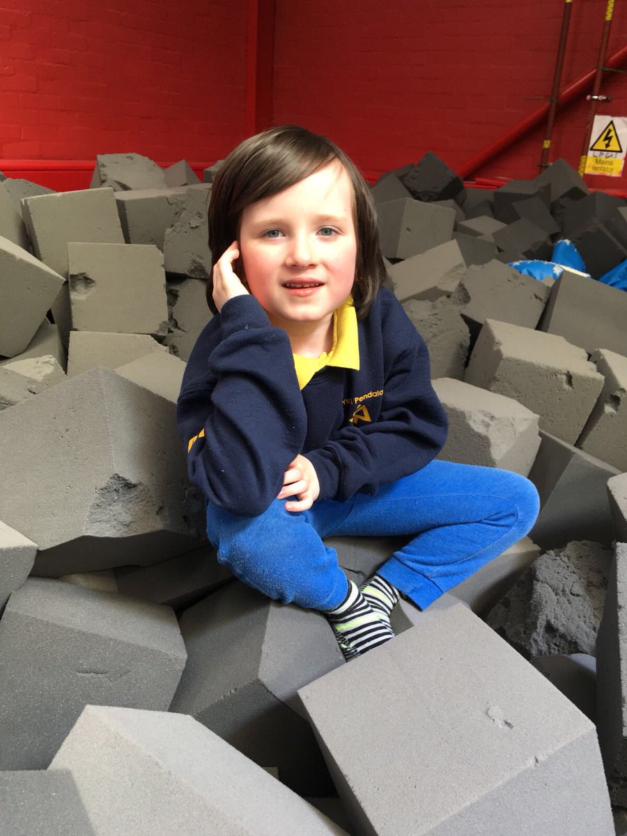 YPendalar's tweet photo. Arfon class went too for some @ReboundTherapy over @BangorGym and thought the foam pit was great 😊 https://t.co/LmXPtBTF47