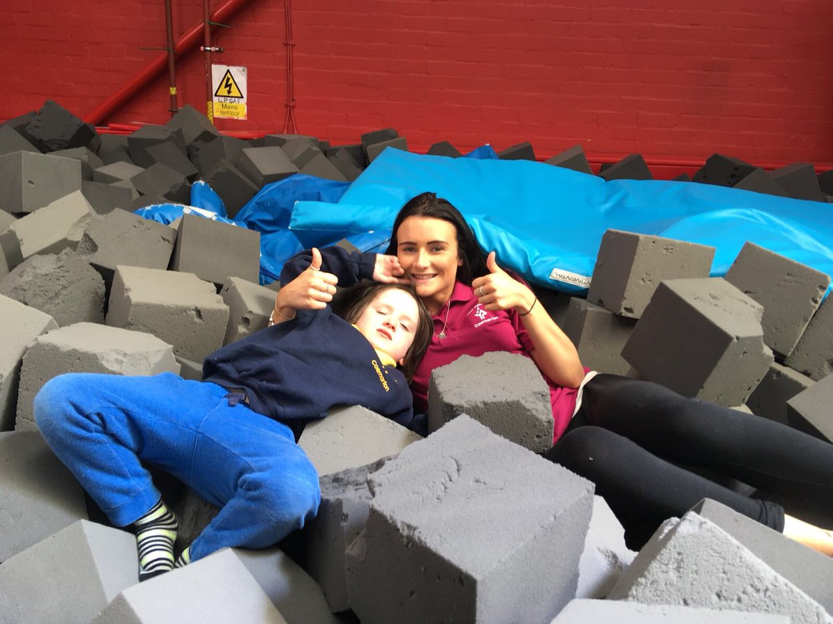 YPendalar's tweet photo. Arfon class went too for some @ReboundTherapy over @BangorGym and thought the foam pit was great 😊 https://t.co/LmXPtBTF47