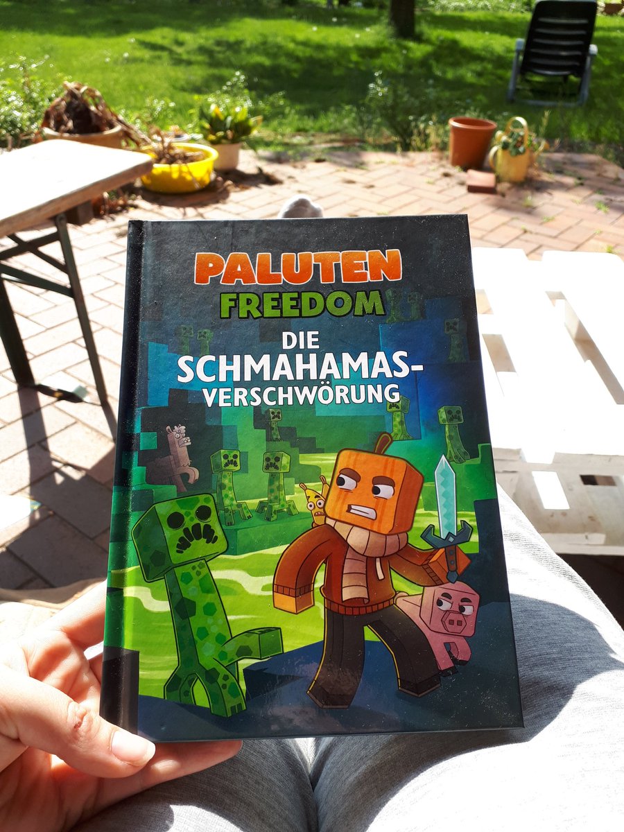 franzi2594's tweet photo. Bei dem schönen Wetter kann man super das Buch von @Paluten lesen. Ich habe zwar noch nicht viel gelesen, aber was ich bisher gelesen habe, ist einfach klasse!!! https://t.co/VR7AoykIvE