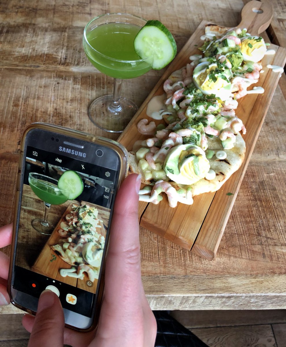 eatdrinkbecarrieFR tweet media