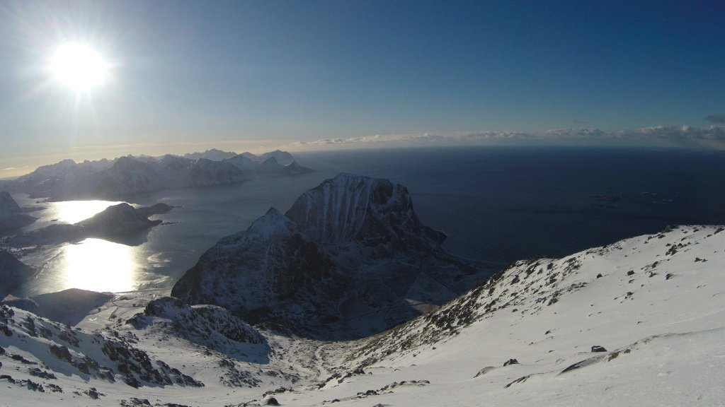 LofotenPlanet's tweet photo. Himmeltind vintertur https://t.co/8wKKeyejEL https://t.co/cNAkQ9t05P