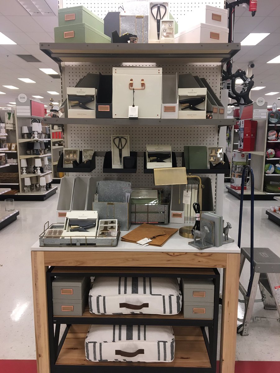 Shellbelle916's tweet image. Loving the new Hearth and Hand shop, it's time for summer at 1098!!!