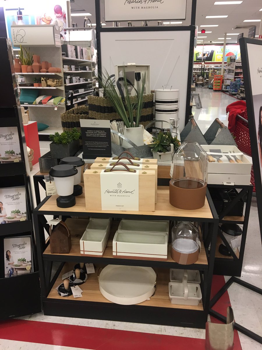 Shellbelle916's tweet image. Loving the new Hearth and Hand shop, it's time for summer at 1098!!!