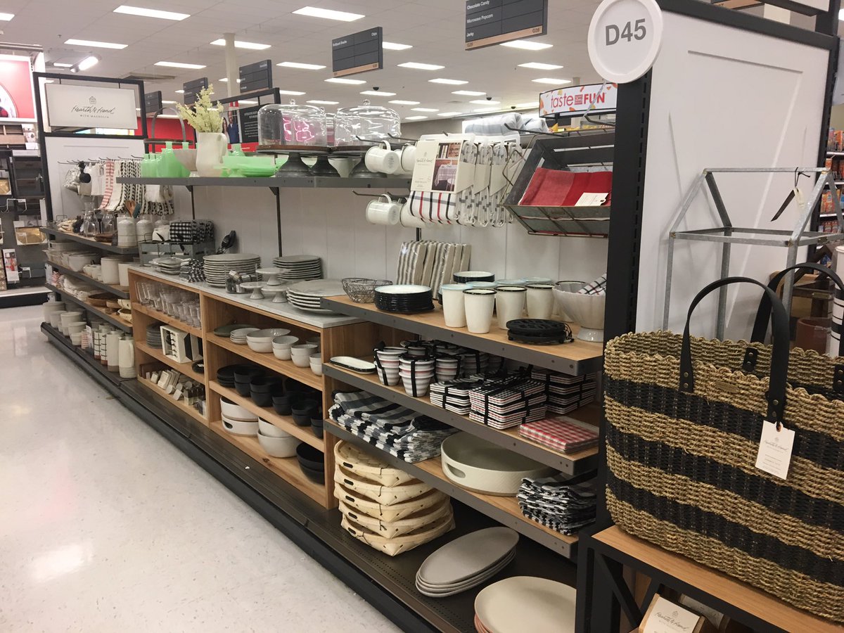 Shellbelle916's tweet image. Loving the new Hearth and Hand shop, it's time for summer at 1098!!!