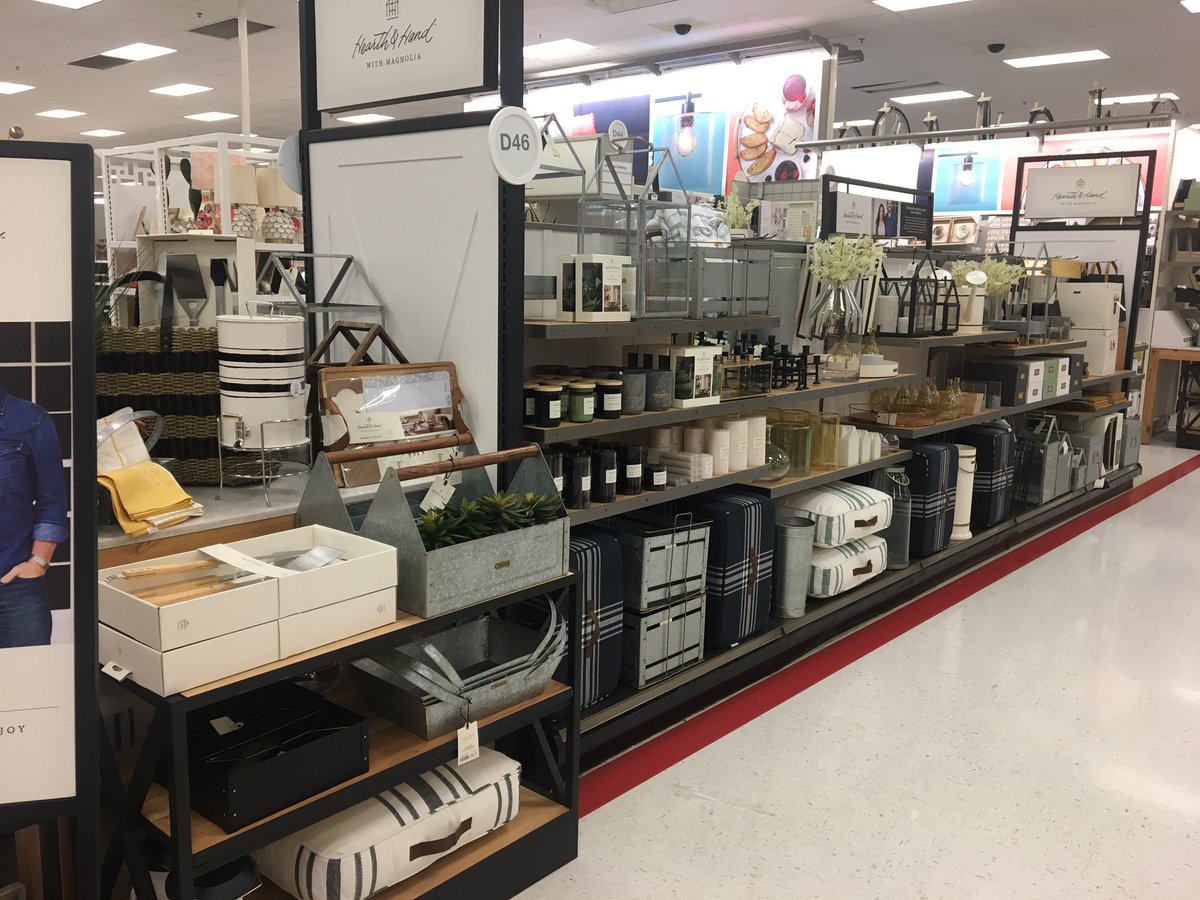 Shellbelle916's tweet image. Loving the new Hearth and Hand shop, it's time for summer at 1098!!!