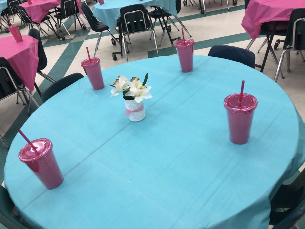 yateseagletpta's tweet photo. Thank you teachers! We hope you enjoyed your week of goodies! 
#TeacherAppreciationWeek2018 #teachersrock #yatespta2k18 https://t.co/kT1JlN6NjA