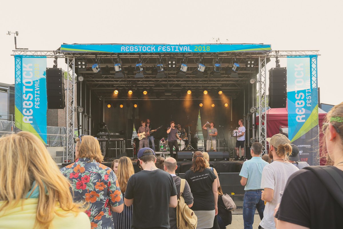 Rebstock_Fest's tweet photo. Merry Judge rockt und die Leute tanzen! #RF16 #Rebstock #Festival #Fellbach #Openair https://t.co/PtgvXGhUIP