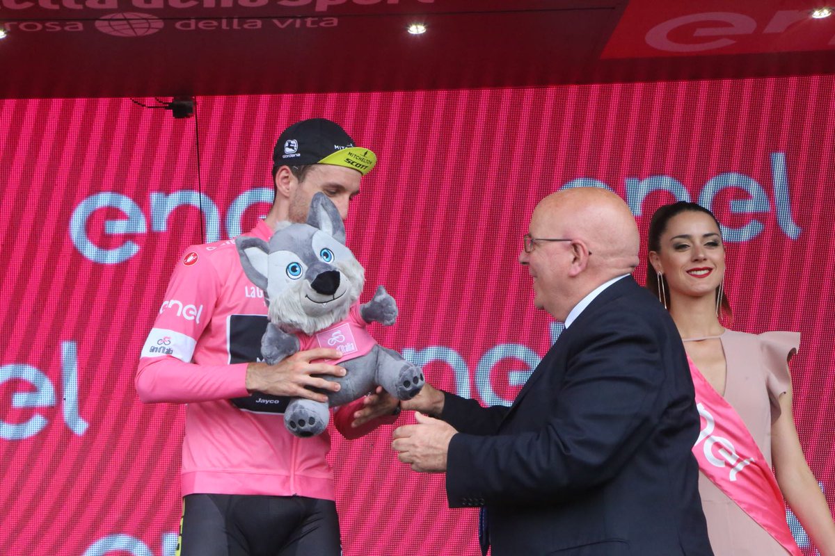 Oliverio_MarioG's tweet photo. Arrivo a Praia a Mare.
Tanto entusiasmo, tante emozioni.   #Giro101 #Calabria #7tappa #premiazione https://t.co/Q9QTsYoqeA