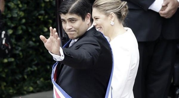 350's tweet photo. WOW! Costa Rica's newly elected President Carlos Alvarado has announced a nationwide ban on fossil fuels: https://t.co/APwGxDQAnB #FossilFree https://t.co/1Qks49XEUS