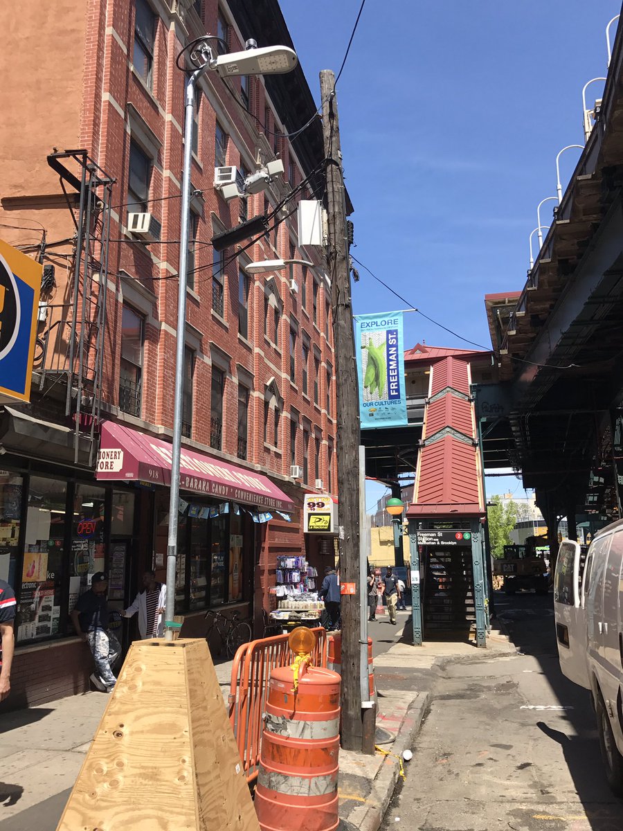 Erika__VG's tweet photo. @WHEDcoSpeaks unveils Explore So. Blvd. #wayfinding campaign! #CorridorChallenge @Citi @NYC_SBS @CDAdvisor @sichamber @CHLDC https://t.co/OMbI16oKYF