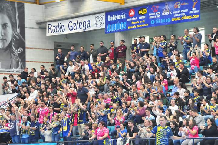 balonmancangas's tweet photo. Coa permanencia no bolsillo, queremos seguir con esta fin de tempada que tantas alegrías nos está a dar.
Mañá enfrontámonos ao @BmHuesca ás 17 horas, estade atentos ao resultado en directo!

Imos equipo! Isto non rematou!
#SempreLoitando
#Asobal
#EnCangasNinguénSeRende https://t.co/3rw5QZW49k