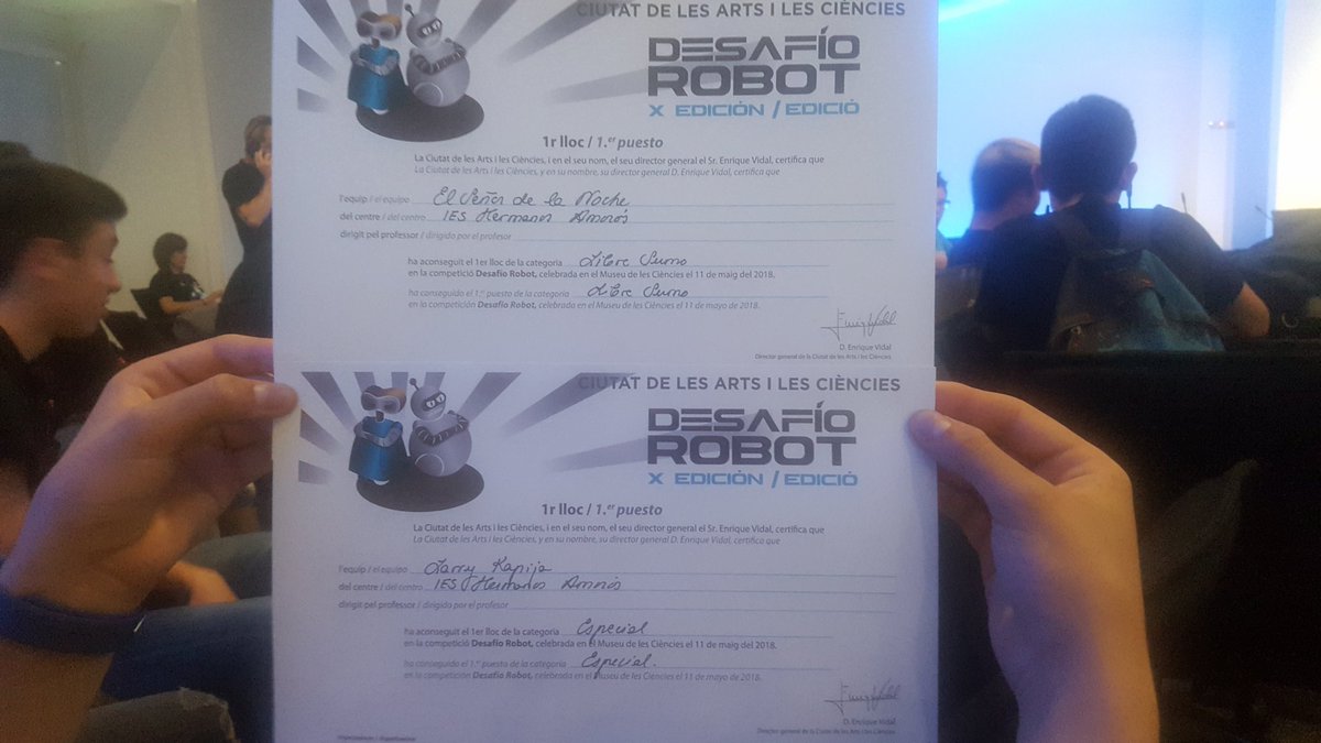 roboluti_on's tweet photo. We are the champions! 
#DesafíoRobot @HermanosAmoros @CACiencies https://t.co/9PWywyQcYA