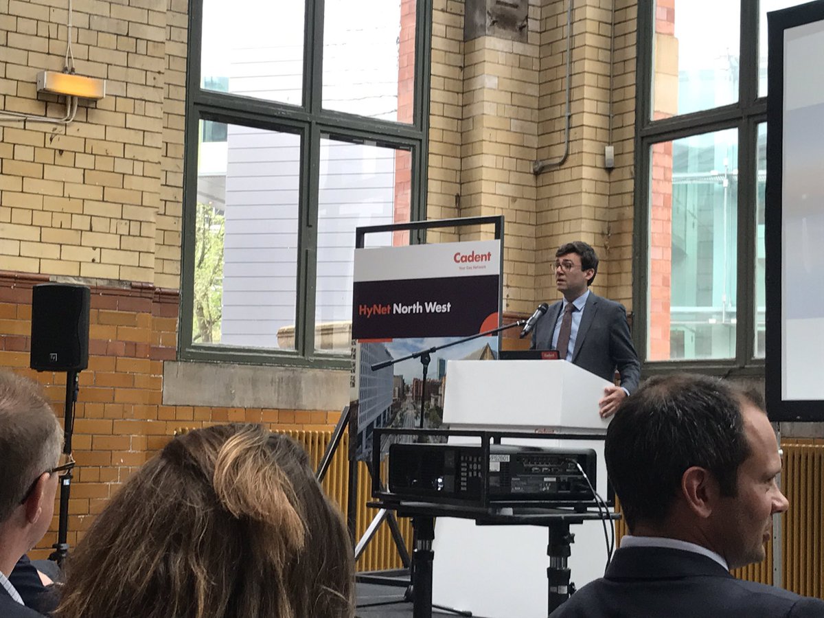 NP_Partnership's tweet photo. Public support for the work @NP_Partnership is doing around #devolution and supporting #Cheshire and #Warrington deal, from @MayorofGM @AndyBurnhamGM at @CadentGasLtd HyNet North West event
#innovativenorth #greennorthwest #GMGreenCity https://t.co/0nCj6cakcv