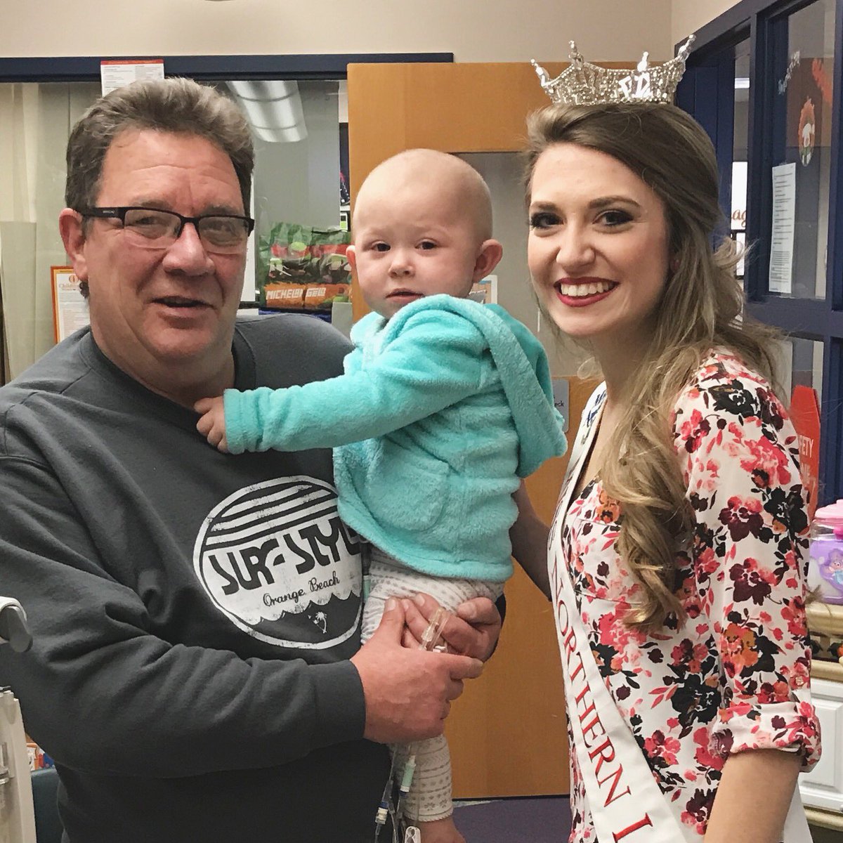 MissSevenRivers's tweet photo. @CMNHospitals donations helped Ella’s family stay with her during treatments. Your donations are REAL. The impact is REAL. ❤️ I can’t wait to meet more kiddos like Ella within the next year!

#MeetMAO #CMN #Impact #MarComScholarship #MissWisconsin #MissAmerica https://t.co/uCVbAA4Jaz