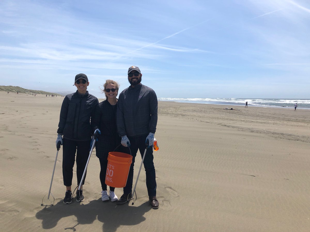 SalesforceVC's tweet photo. We cleaned up Baker Beach with @SurfriderSF and Ocean Beach with @parks4all. #CloudGivesBack @PledgeOne https://t.co/cYsbuvQNbZ