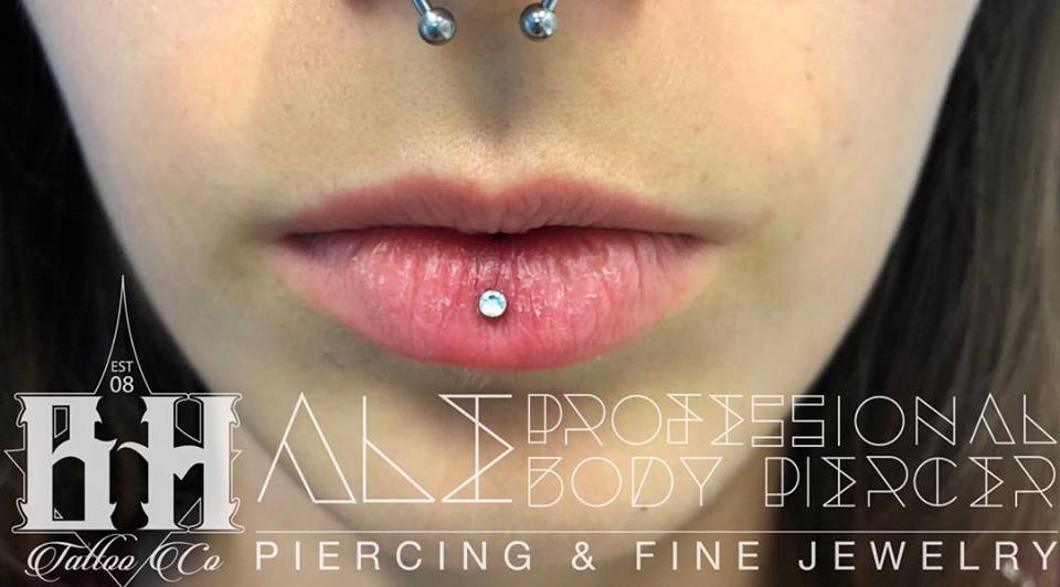 bhillstattoo's tweet photo. • ASHLEY PIERCING •
Piercer Artist @AleBhills
Info, Booking & Collaboration
0495972925
info.bhills@gmail.com
https://t.co/XBef0mXAYg
#BHillsTattooCompany
#AleProfessionalBodyPiercer
#AleModificationArtist
#AleBodyPiercer
#AshleyPiercing
#AsepticTec
#Cittadella
#Piercing https://t.co/TnU2YBJXIY