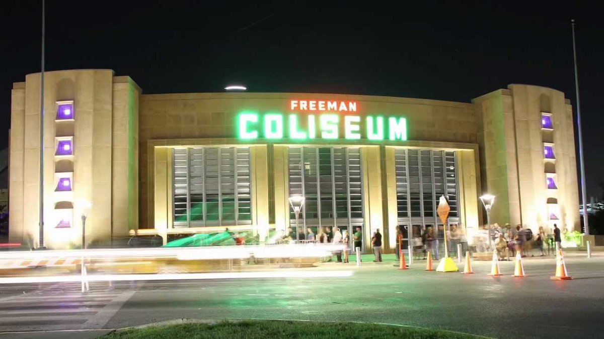 MatthewsTRUE's tweet photo. So, @BadsBetterHalf just asked me for $45k to book the next @CWC_Texas supercard, on June 24, at an arena 3× bigger than the Northside Sports Gym.
I think I'm going to need some fucking convincing that her talent can sell-out 11,000 seats.
I'll decide following #CWC_UWS2. https://t.co/rmmb3wYTKz