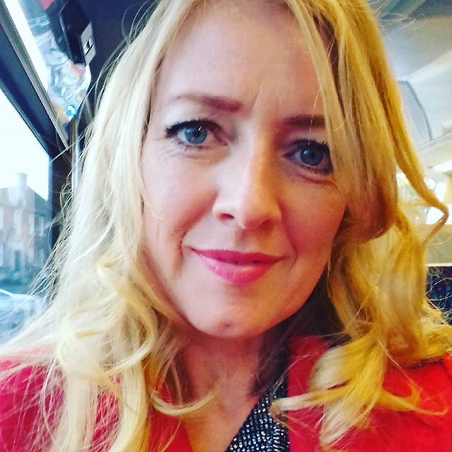 Throwback to Monday night when I had energy to leave the house after 6pm 😂 #nightout #mamabreak #busselfie #thewellnessclinic #spontaneousouting #impromptuparty #40thcelebrations #curledhair #redcoat #selfie #thisis40 #highenergy #socialising ift.tt/2rA2icY
