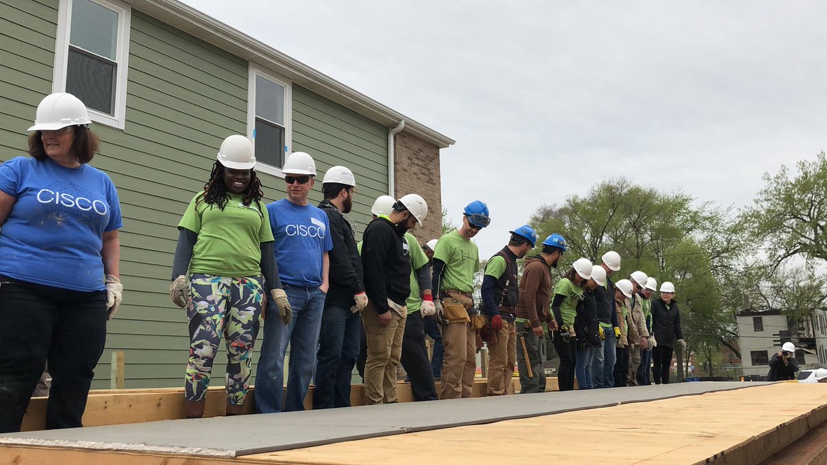 rlagmanPMP's tweet photo. #WallRaising time!! #TheHouseThatTechBuilt #WeAreCisco #CiscoSE https://t.co/cxLAVID7o3