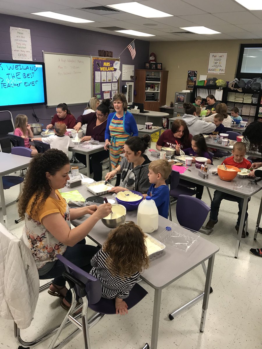 GinaHowar's tweet photo. Preschool classes enjoyed “cooking” an eclair cake with their moms today! #cookingwithmoms #preschoolfun #thankyoumomsforeverything #happymothersday @MiniEaglesPresc @FayetteSchool https://t.co/RqFDF7k7lm