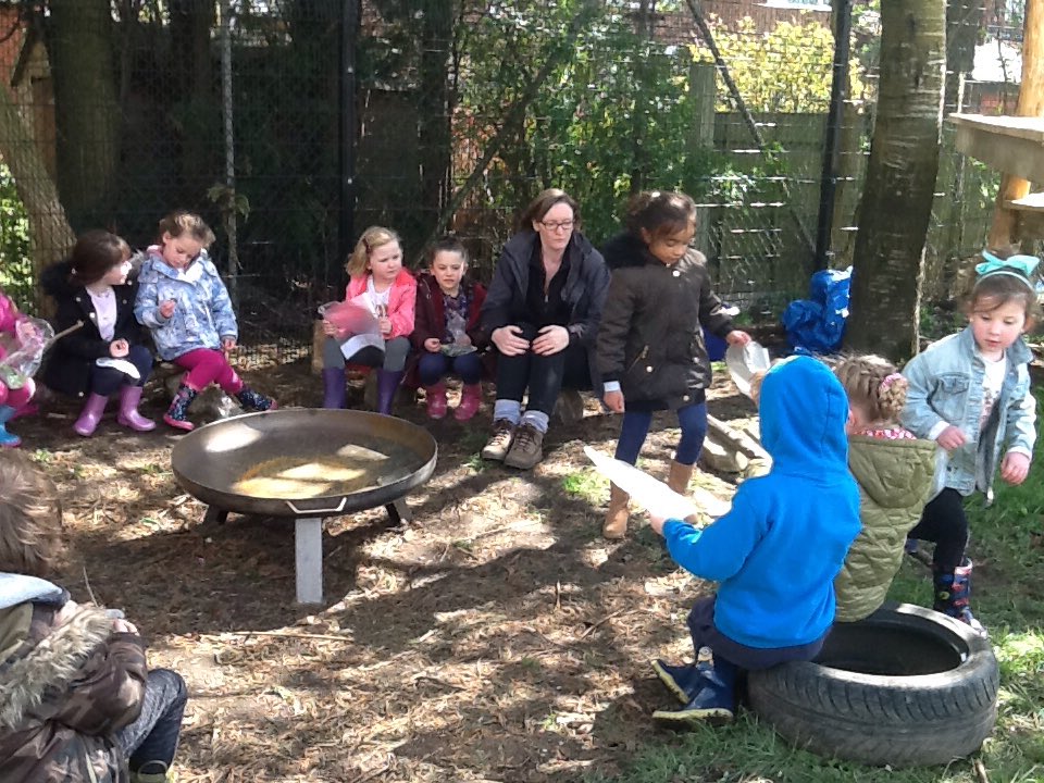 ForestSchoolMPA's tweet photo. Reflection time! We always spend time at the end of our sessions reflecting on how we think the session went and how we feel about it. @MoorsidePA #reflecting #sharingourthoughts #buildingconfidence https://t.co/21TEJv2Ufy