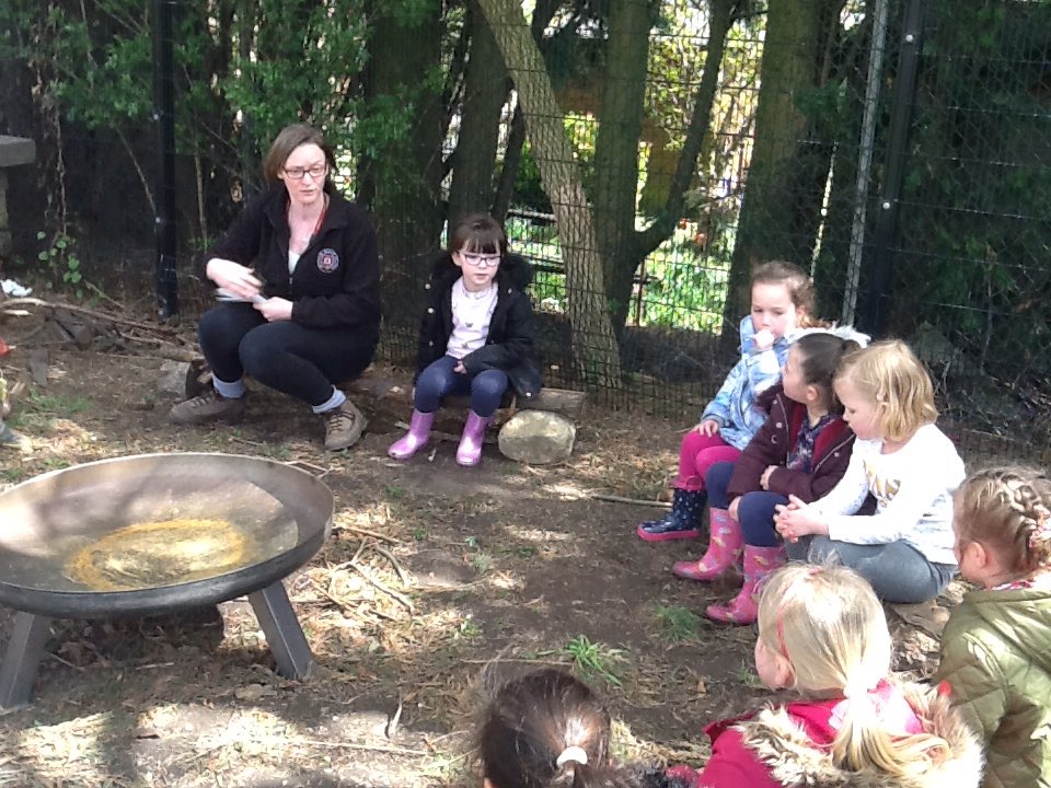 ForestSchoolMPA's tweet photo. Reflection time! We always spend time at the end of our sessions reflecting on how we think the session went and how we feel about it. @MoorsidePA #reflecting #sharingourthoughts #buildingconfidence https://t.co/21TEJv2Ufy