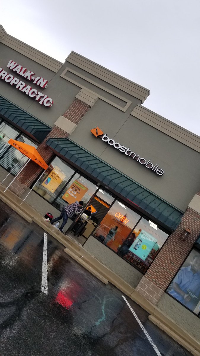 MotorCityDCI's tweet image. New 4.0 first 2 customers!!! District Cellular is #killingthegame @SPGKimSchriner @KentSPG419 @WonderRuscher @tonywagner29 @JayMiglionico @uhm_juna @yax