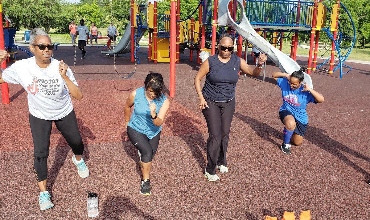 liss8cantu's tweet image. We have the power. #HealthyTexasWeek #FitnessinthePark #FitCitySA