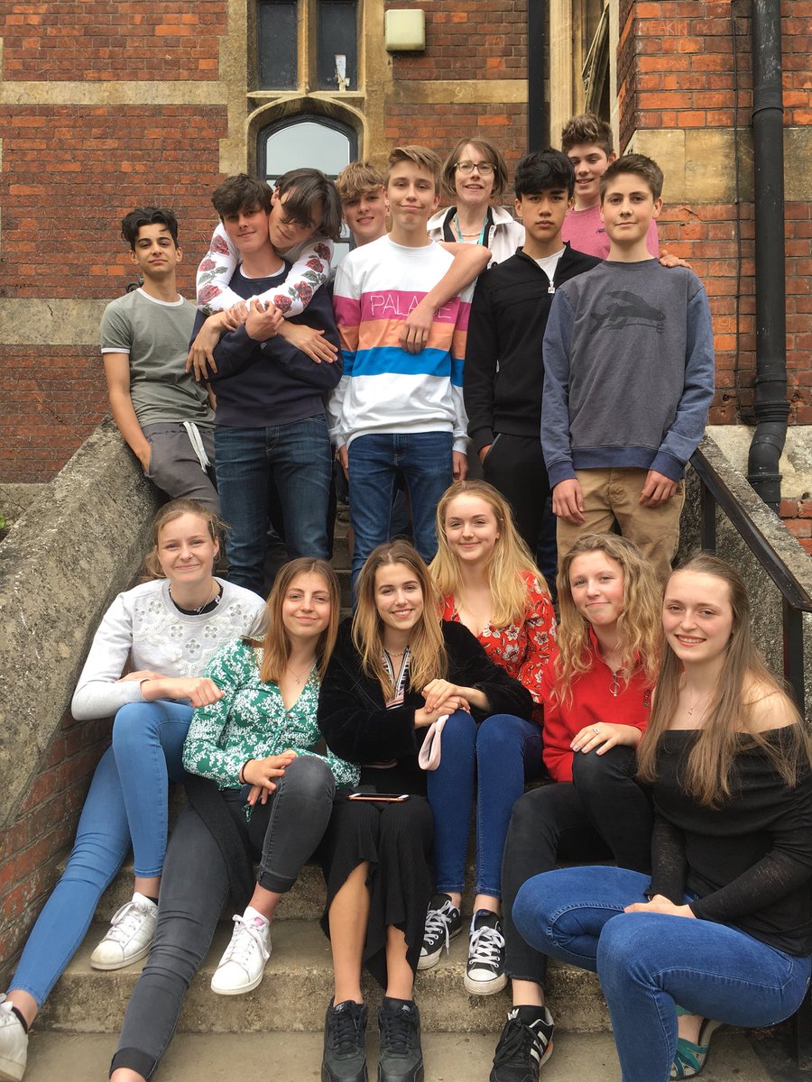 LeysBisseker's tweet photo. Lovely meal with Year 11 to celebrate the beginning of exams. How they have grown up. #goodluckwiththeexams https://t.co/fkWWKcJRbl