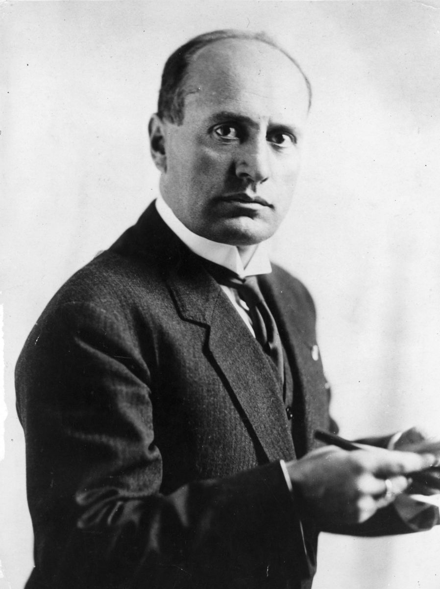 Cuauhtemoc_1521's tweet photo. #sabíasque Benito Mussolini gobernante fascista de Italia tomó su nombre de Benito Juárez?Su padre Alejandro Mussolini era un líder local socialista de la Romaña.Un gran admirador del benemérito de la Patria. En sus inicios Benito fue periodista comunista
@fdelatg 
@napoleon_mex https://t.co/kSSB3LvQda