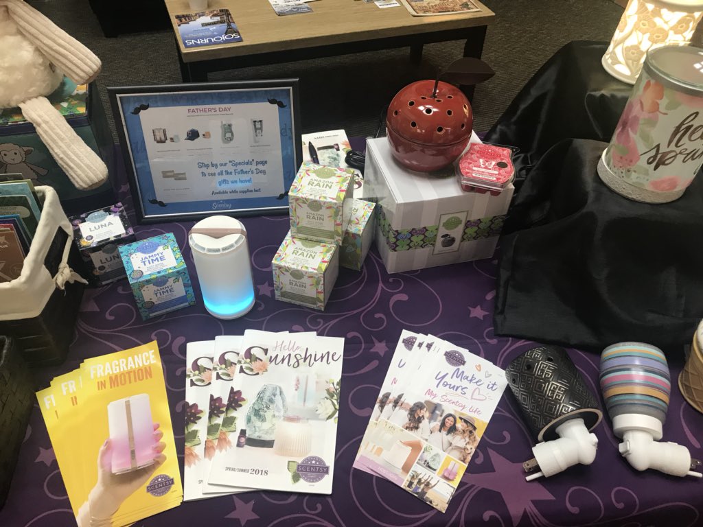 FNBMWC's tweet photo. Todayβs feature in our #SideHustleSeries is Debbieβs Delightful Scents!
She will be at our main bank w/ her Scentsy products until 4 pm. Stop by her pop-up shop π to see & smell all of the amazing goodies she brought!
She even has free samples & a drawing for a free π warmer! https://t.co/SQ32AbTYBe