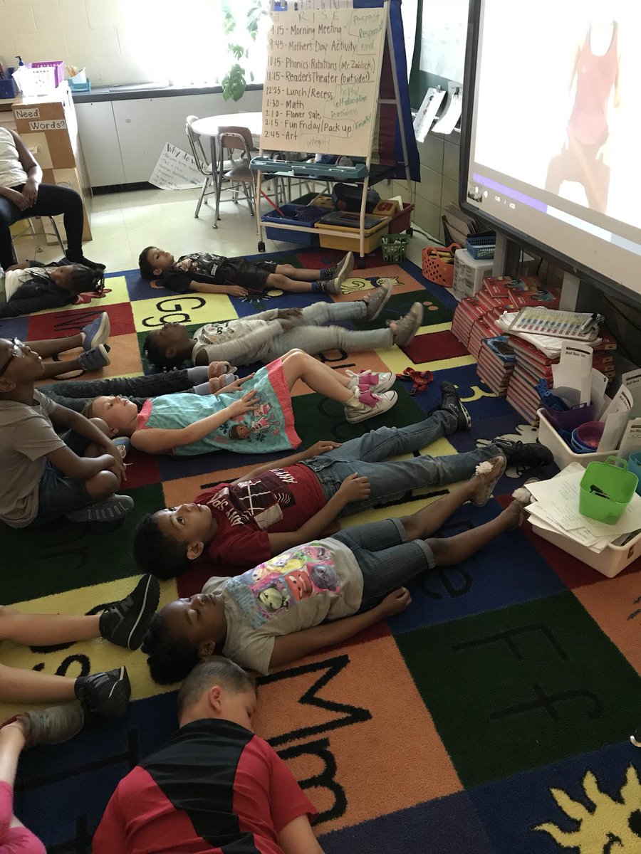MrZablocki1's tweet photo. Got to spend the morning with @MissRobertson01 class. We spent a little time sending caring wishes to someone we love and to ourselves. Loving ourselves is just as important as loving someone else.💑 #Mindfulness #KindnessMatters @BaltCoPS https://t.co/qZVihmMzYA