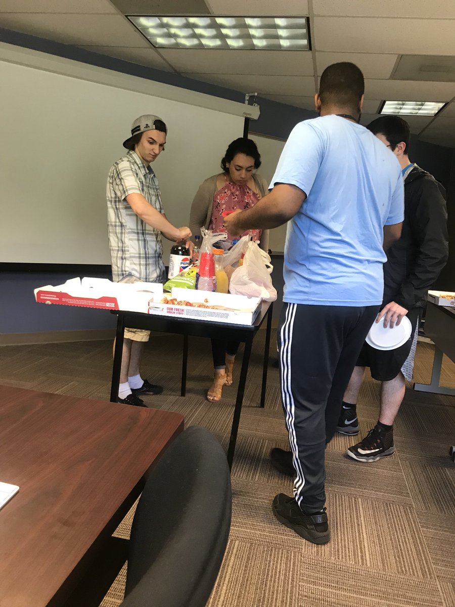 marcus_media's tweet image. #pizzainclass thanks to @DanielleKosir the best teacher in the WORLD CRAIG.... from #DME110 #bptatcpcc #KosirsGreatEight