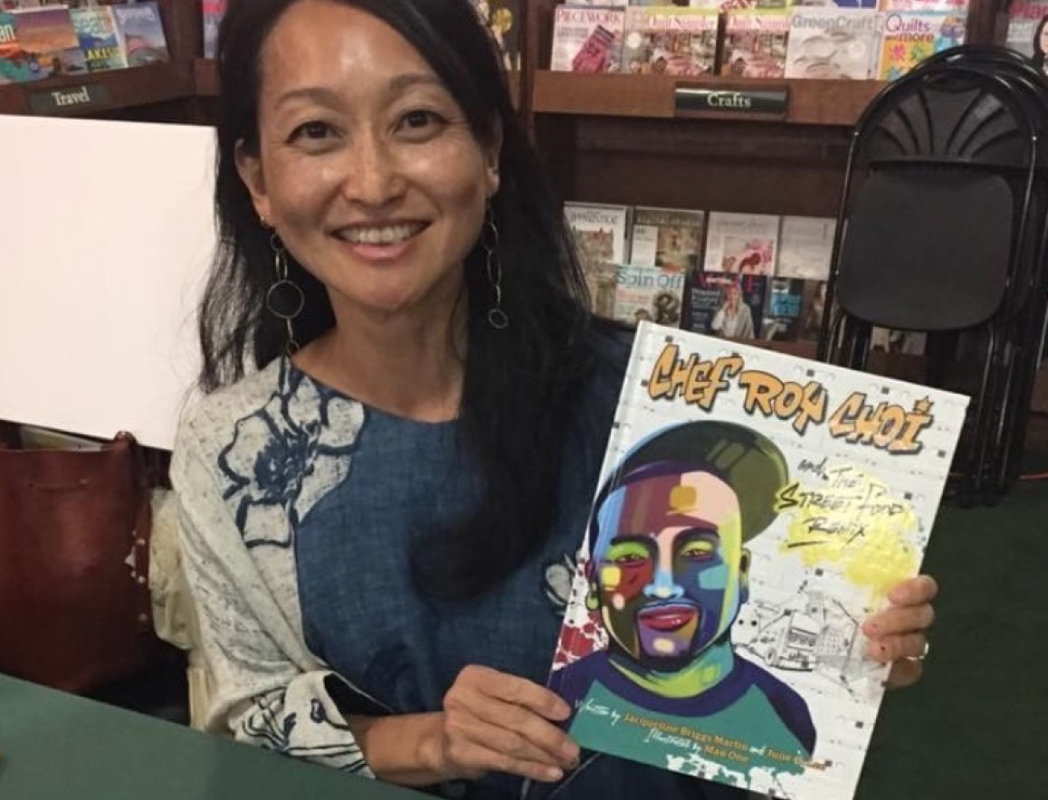 ReadersToEaters's tweet image. Fun event! #ChefRoyChoiAndTheStreetFoodRemix&apos;s @junejolee book talk &amp;amp; cooking demo 2kickoff @oaklibrary&apos;s new #MobileLibrary,MOVe, 2provide #LibraryAccess. Today12:45-1:30@ #Oakland CityHall bit.ly/2KVI8mr #FoodLiteracy #FoodCulture #FoodAccess #AsianAmerianHeritageMonth