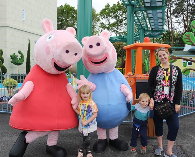 socallers's tweet photo. On our way home from @paultonspark where we tried some new rides at #peppapigworld. You don't need me to tell you how much the kids love it. Anyway here's our obligatory #peppa photo! #ukparentbloggers #peppaandgeorge #familyphoto #meandthefam #saycheese #happykids #paultons… https://t.co/oDpduTsjvv