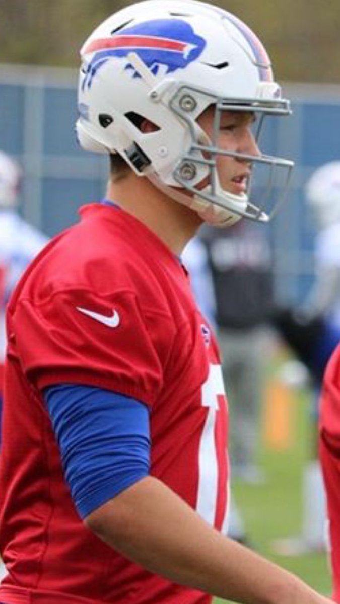 Helmet Stalker On Twitter Bills Qb Josh Allen Is Using A Riddell Speedflex With No Visor He Used The Same Setup With A Nike Visor While At Wyoming Https T Co X3pe3i5ihm