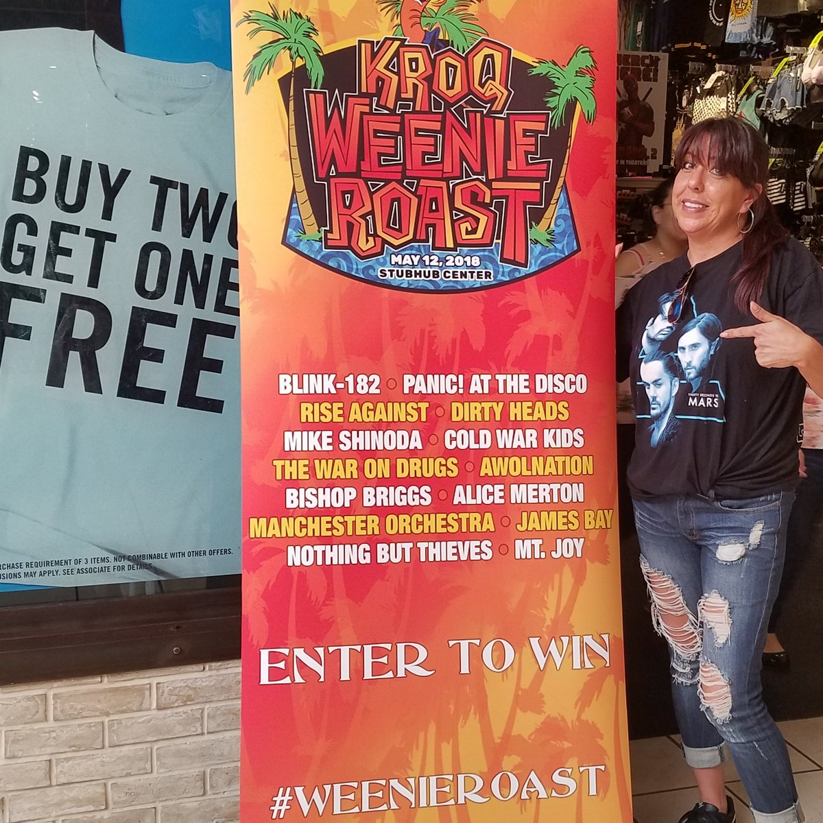 shewantsmusic's tweet photo. @kroq @30SECONDSTOMARS @blink182 @TedStryker @kevinandbean @thekevinryder @NicoleFAlvarez @clydetombaugh @PanicAtTheDisco @riseagainst @mikeshinoda My goal for today is to win #PitTix .....the law of probability says, I'm due-- hundreds of calls and tried to win at 2 @HotTopic locations ๐๐ now that #30SECONDSTOMARS was added I HAVE 2B THERE! T-4 min to call..... ๐ค๐ถโโค๐ค https://t.co/x1zuQwQnNz
