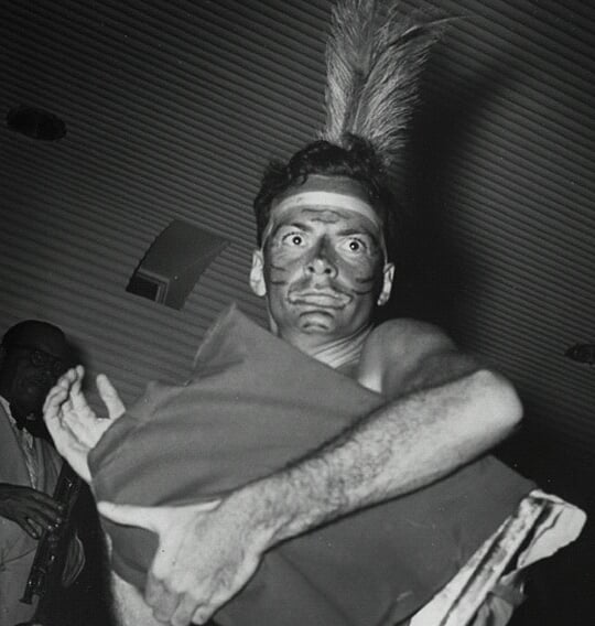 Terra2itter's tweet image. Non parlo di compleanni su Twitter ma oggi mi tocca perché Richard Feynman (suonatore dilettante di Bonghi) compie 100 anni. AUGURI 🎉