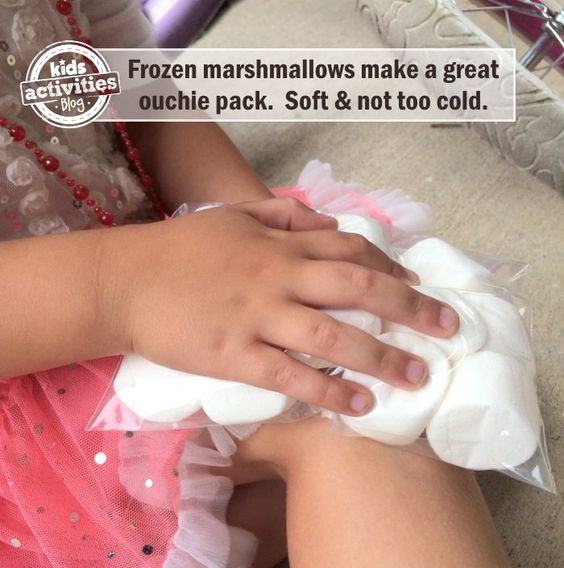 BumpToBowsShow's tweet photo. Does your little one tend to get some bumps and bruises? Instead of ice, freeze marshmallows! They are lightweight, don’t hold too much cold and make the perfect ouchie pad. #Ouchies #IcePack https://t.co/q4h2zAkq80