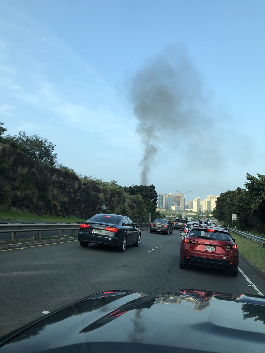 Nanigurl808's tweet photo. @HawaiiNewsNow Fire in Pauoa https://t.co/xvZtEqE95Q