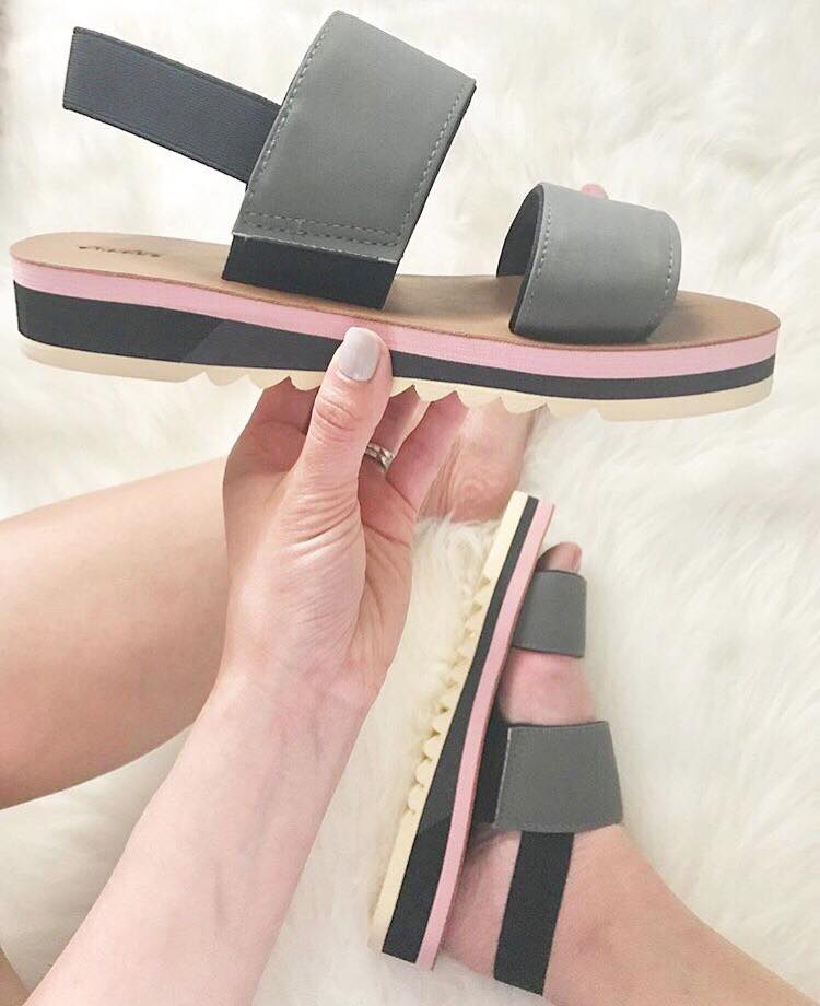 shopChooka's tweet photo. If you're looking for a comfy sandal to wear this spring and summer, look no further. (You could win a pair of these in our May Flowers giveaway just FYI). Photo: @glitterandjuls
https://t.co/sRgdS93dSK
#shopchooka #springfootwear #sandals https://t.co/EUiITJGIT2